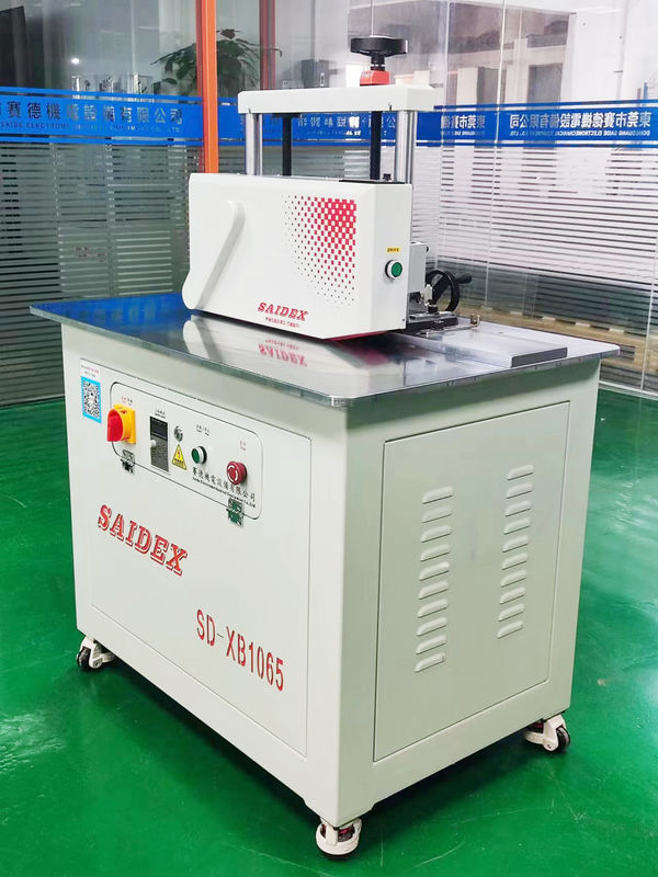 Φ100mm Saug-Eingang Acryl-Chamfering-Maschine mit 1000mm L * 650mm W * 1260mm H Maschinengröße und AC220V Nennspannung