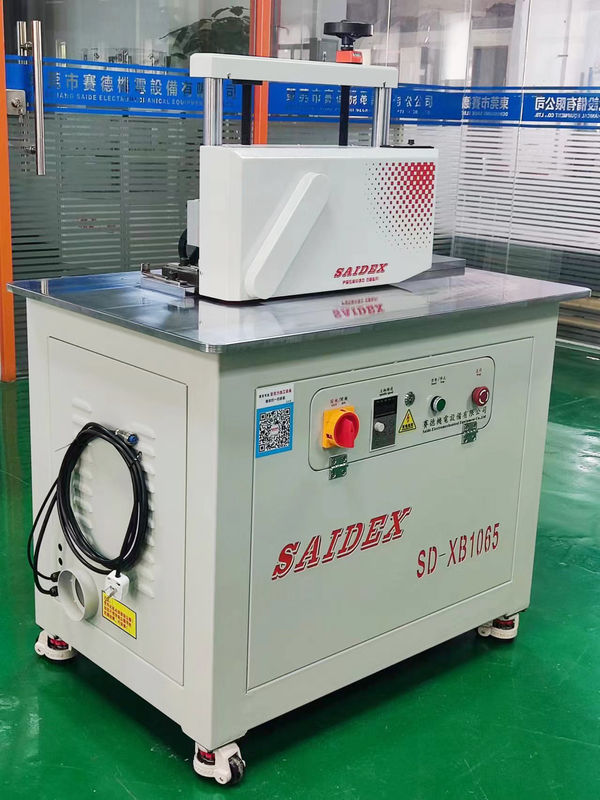 Akryl Trimming Machine PC ((Polycarbonat) Board Chamfering Polishing Slotting Machine Polish At The Same Time Die Maschine ist für die Verarbeitung von Acrylen verwendet.