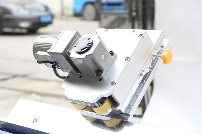 Acryl-Poliermaschine mit Acryl-Kantenpolierer und einer Polierlänge von 1000 mm, geeignet für die professionelle Acryl-Oberflächenbehandlung